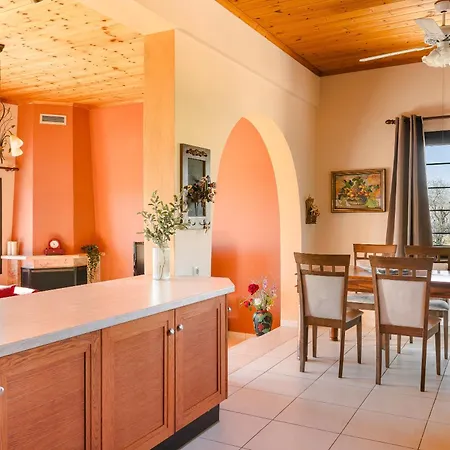 Vivian's - Endless View Svoronata