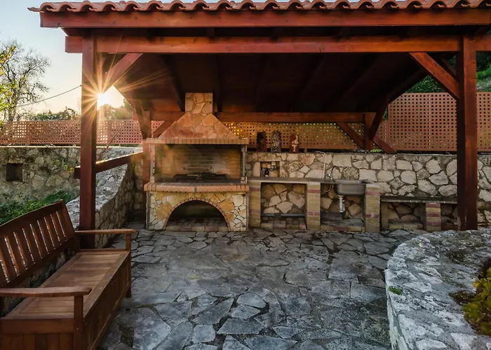 Vivian's - Endless View Svoronata