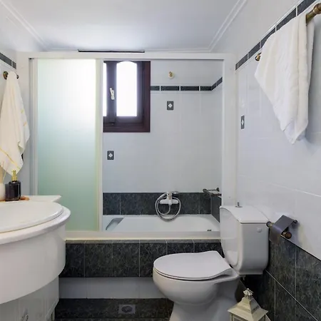 Vivian's - Endless View Svoronata