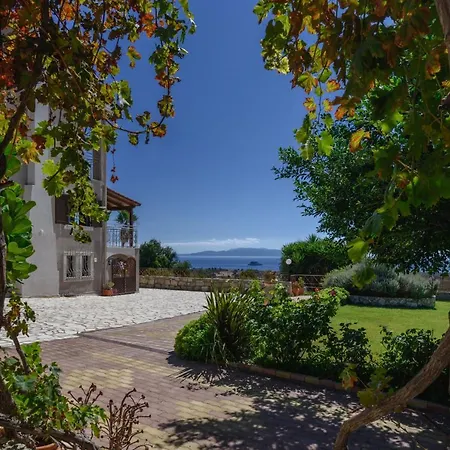 Vivian's - Endless View Svoronata