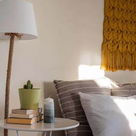 Vivian's - Endless View Svoronata