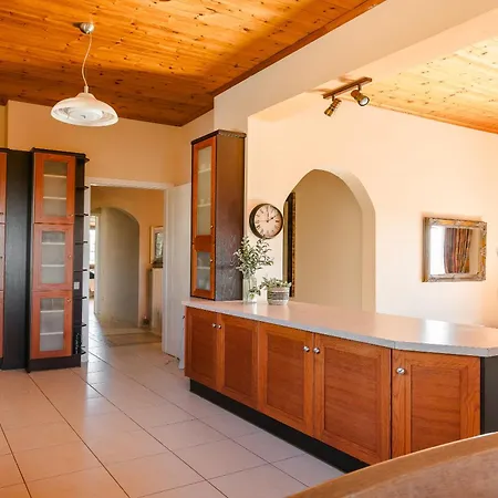 Vivian's - Endless View Svoronata